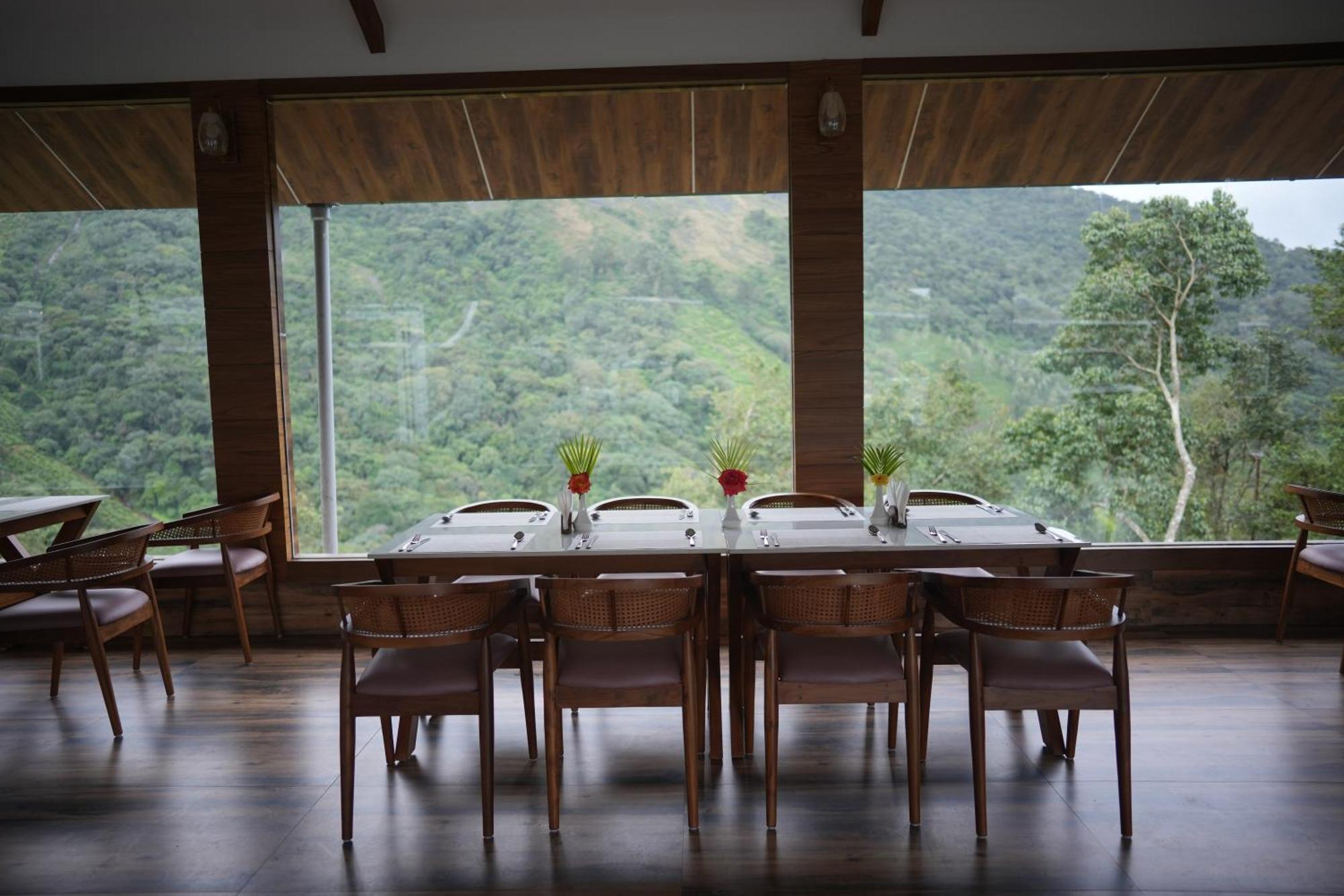 ホテル The Teatree Munnar Suryanelli エクステリア 写真